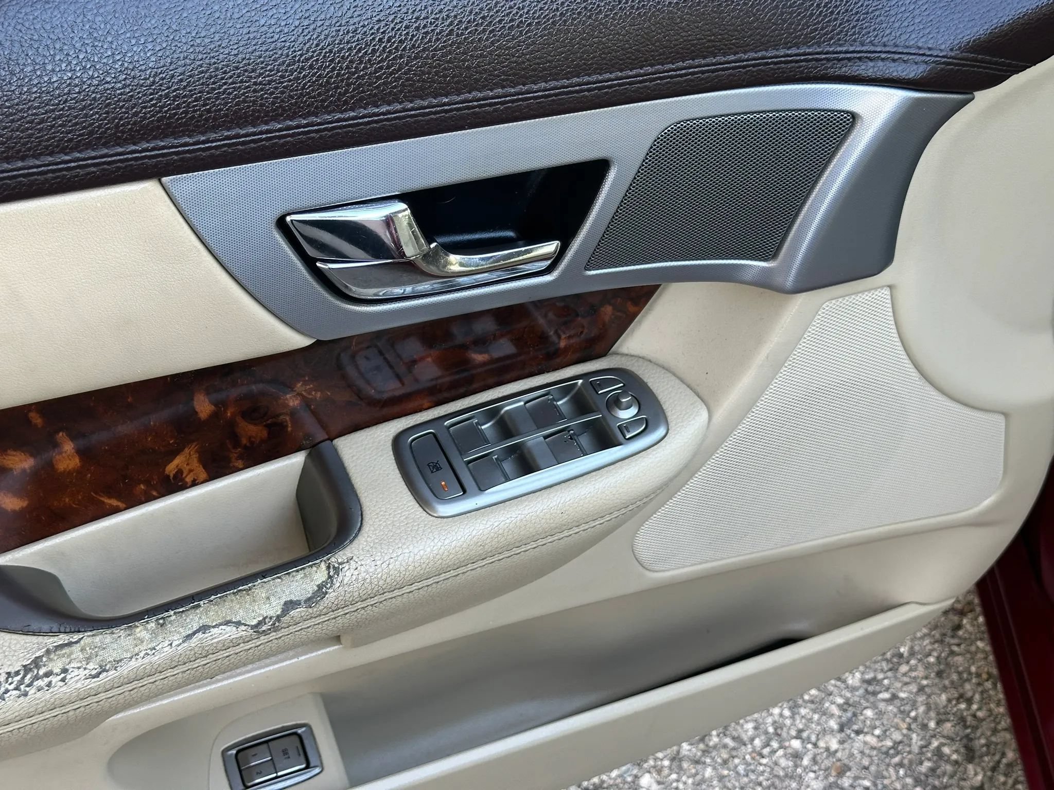 Used 2011 Jaguar XF RWD image 12