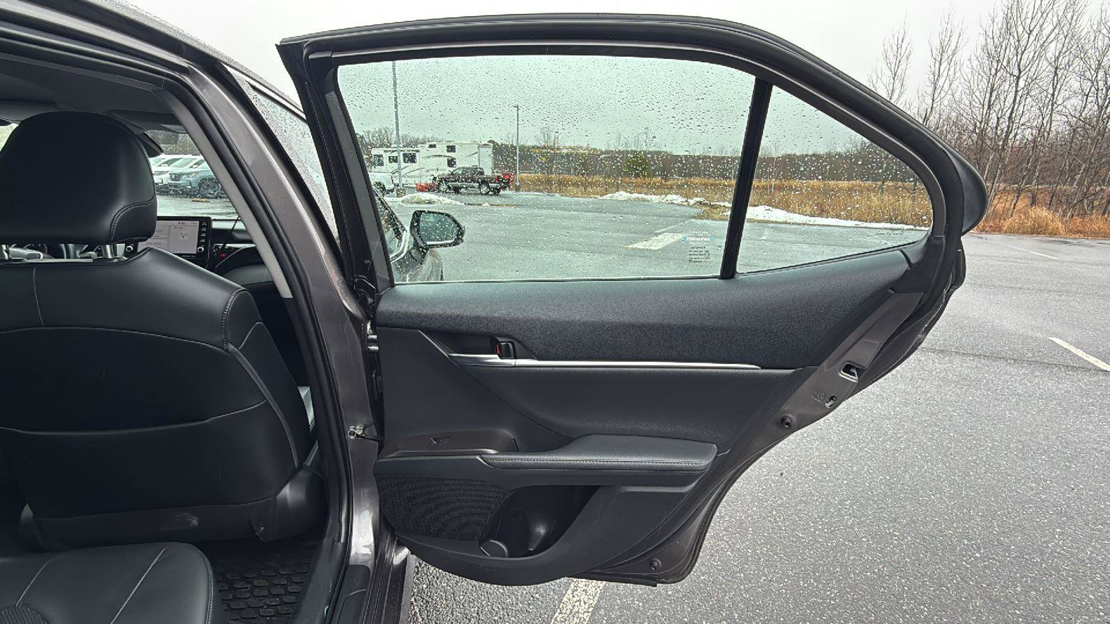 Used 2022 Toyota Camry XLE image 19