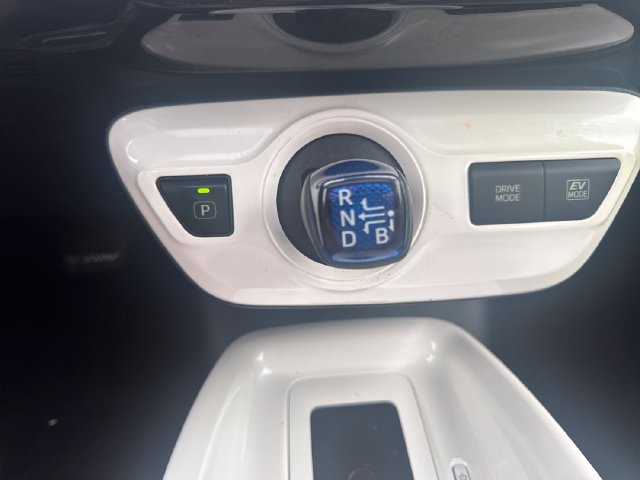 Used 2017 Toyota Prius Three w/ Advanced Technology Package FWD image 23