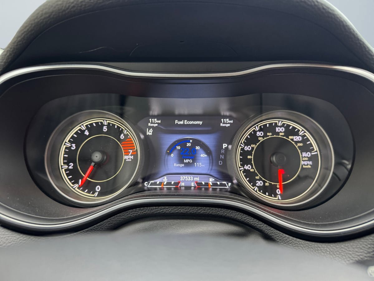 Used 2023 Jeep Cherokee Altitude Lux image 13