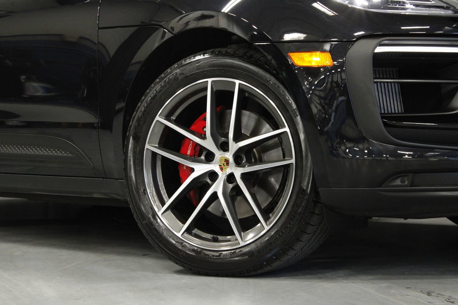 Certified 2025 Porsche Macan S AWD/4WD image 29