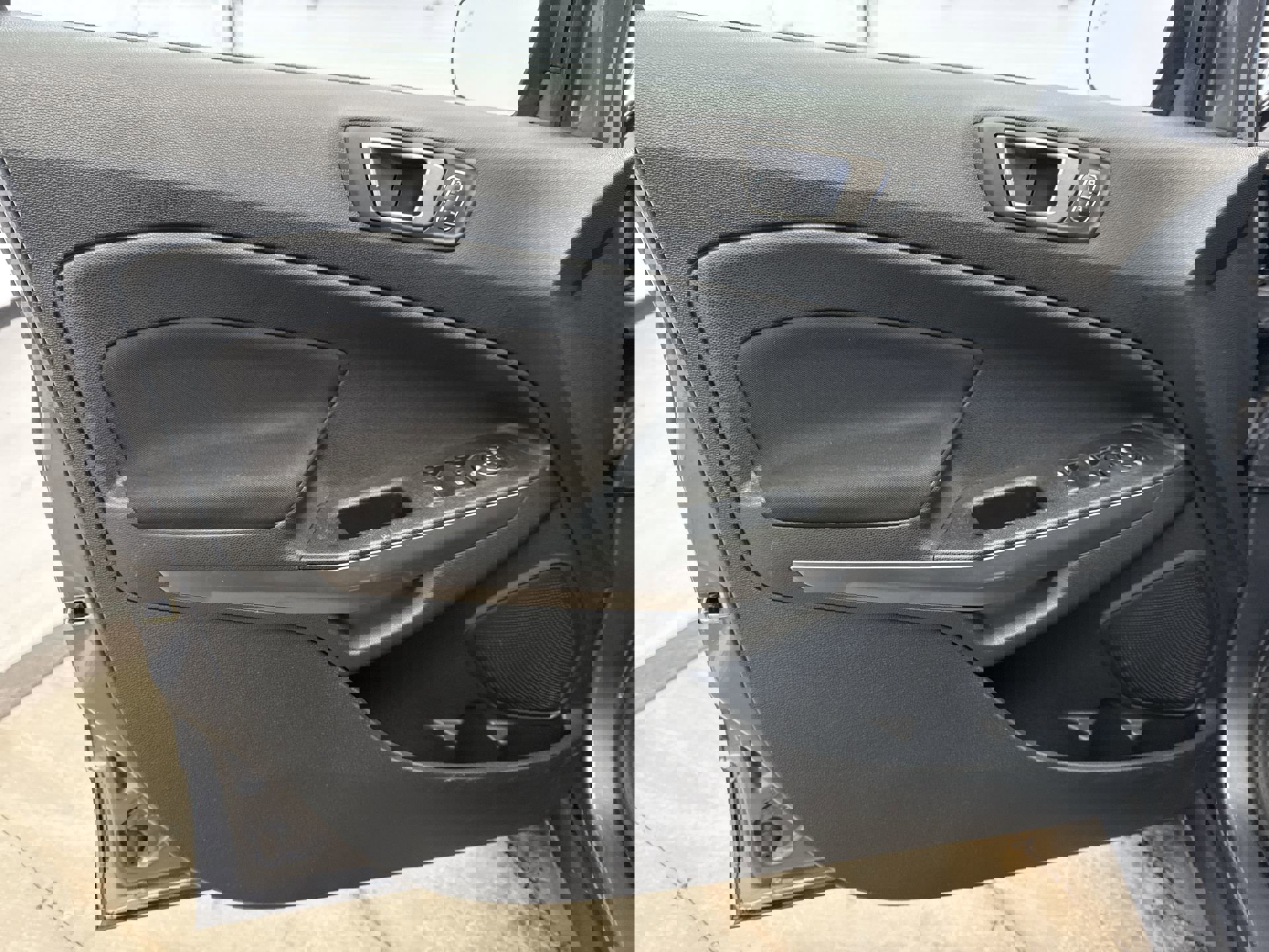 Used 2022 Ford EcoSport SE w/ SE Convenience Package image 9