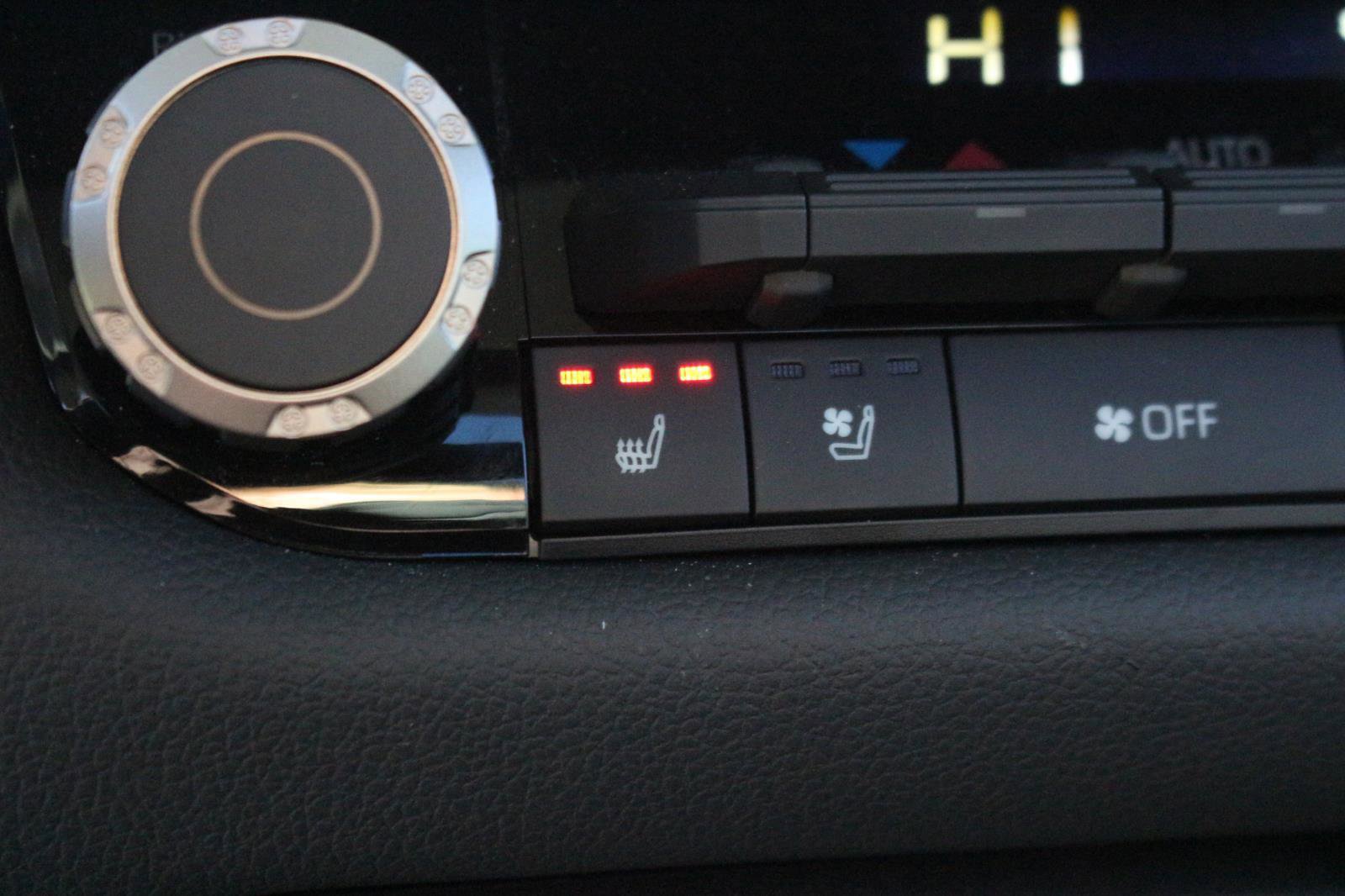 Used 2024 Toyota Tundra Limited w/ Power Package image 29