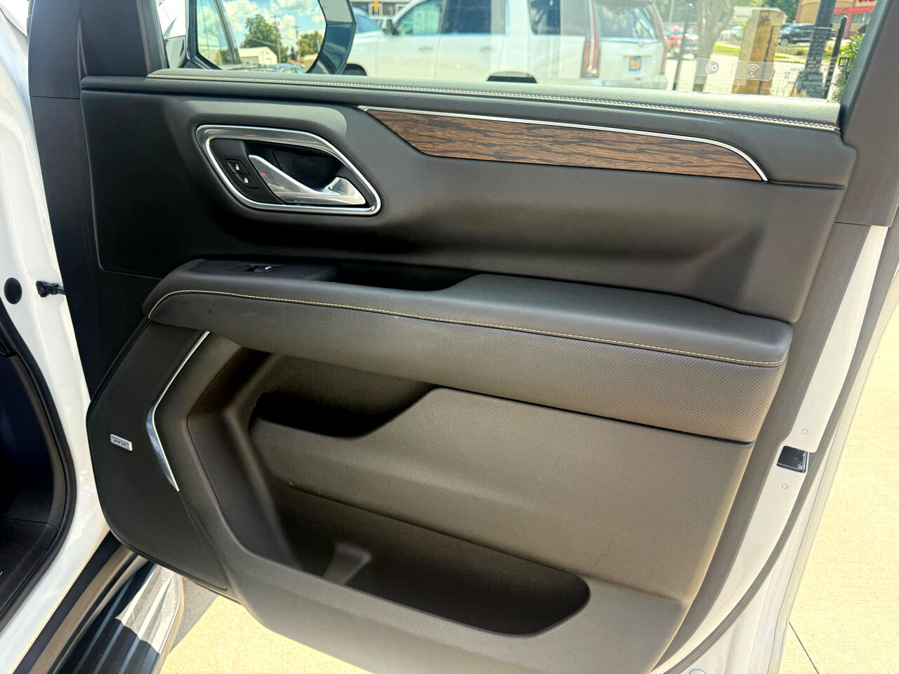 Used 2021 Chevrolet Suburban Premier w/ Premium Package image 19