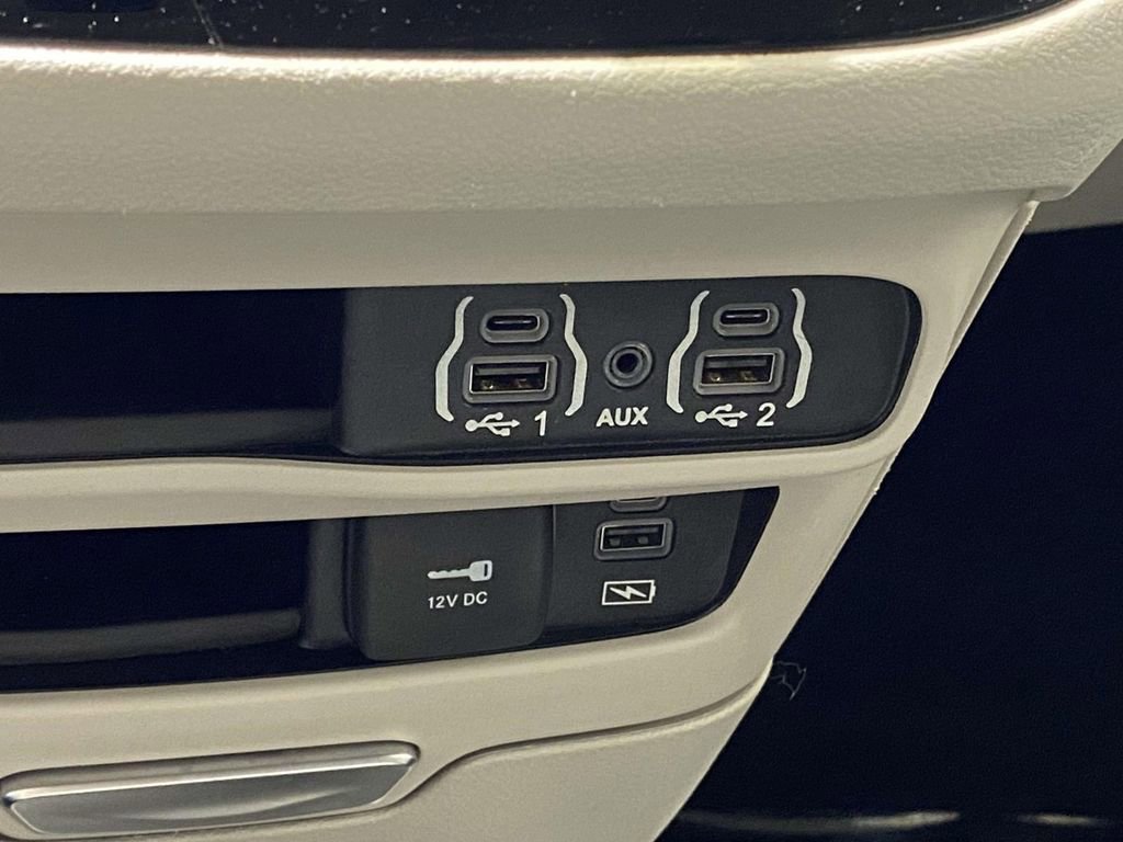 Used 2022 Chrysler Pacifica Touring-L FWD image 30