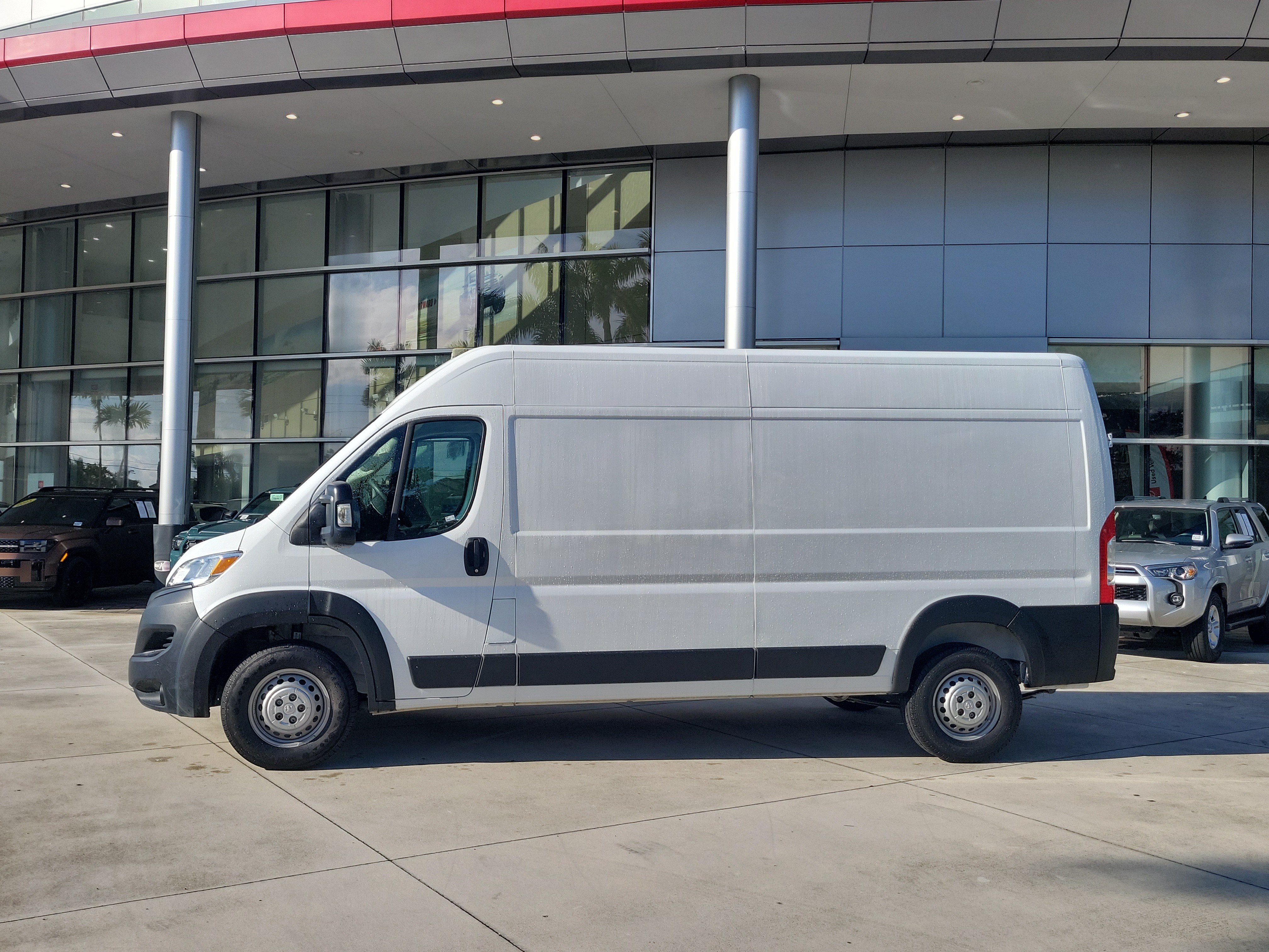 Used 2025 RAM ProMaster 2500 w/ Convenience Group FWD image 4