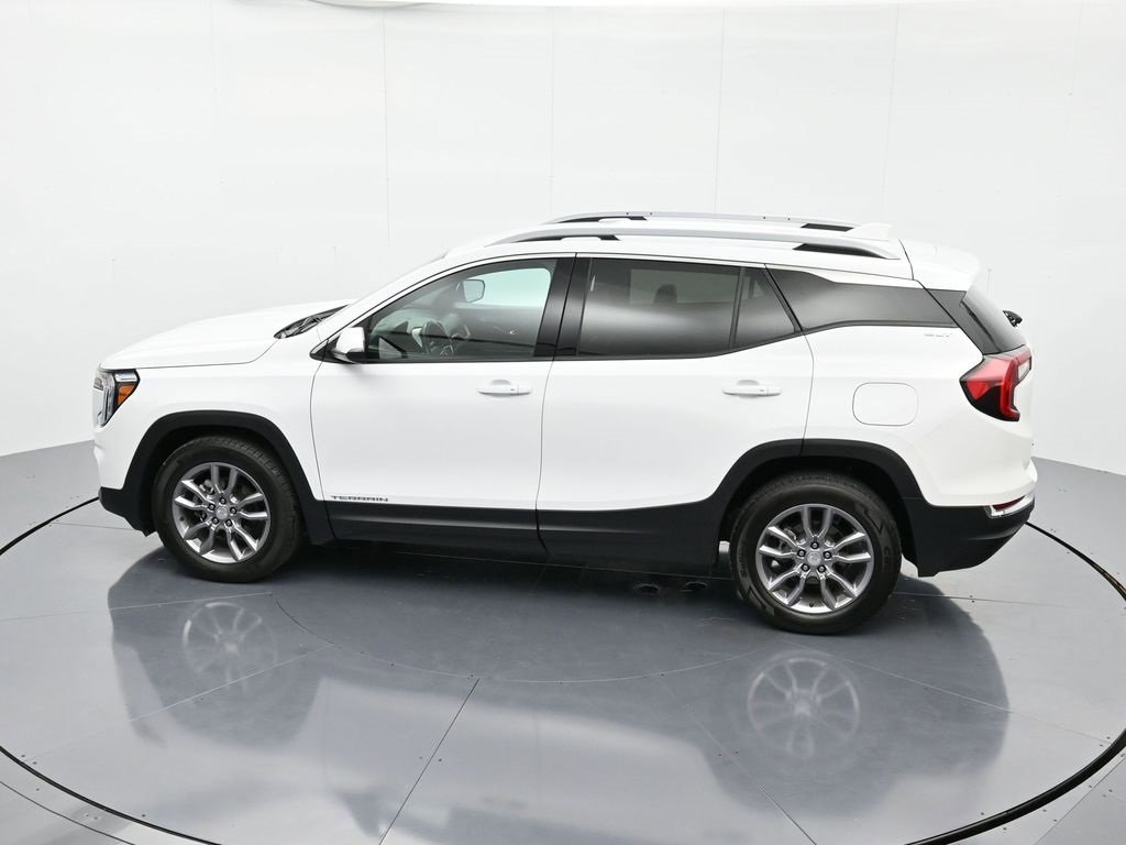 Used 2024 GMC Terrain SLT image 32