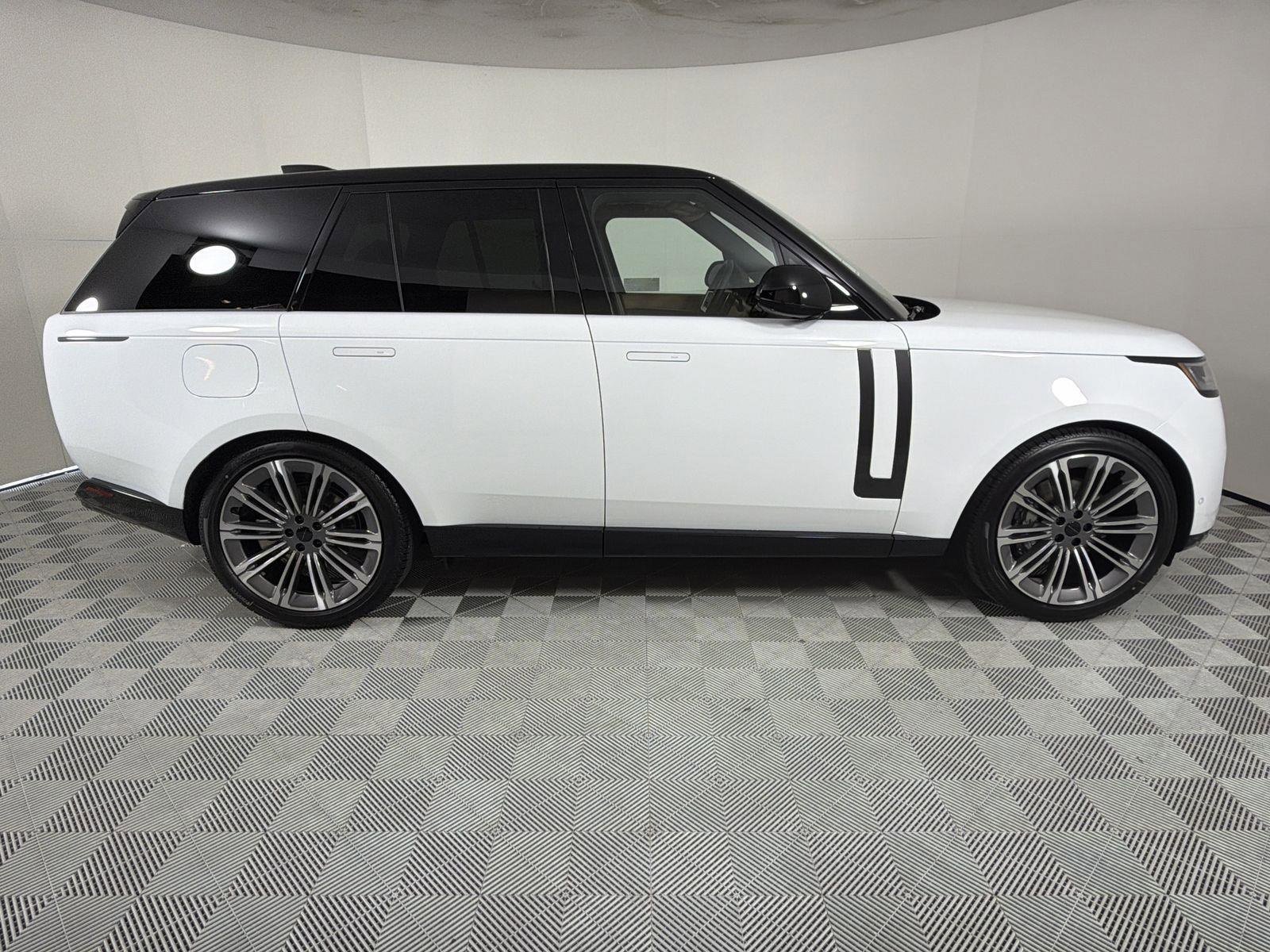 New 2026 Land Rover Range Rover SE image 6