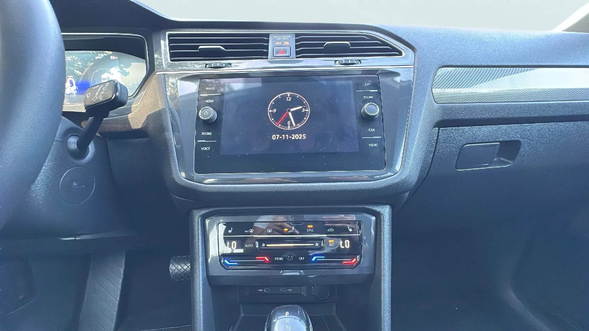 Used 2024 Volkswagen Tiguan SE image 12