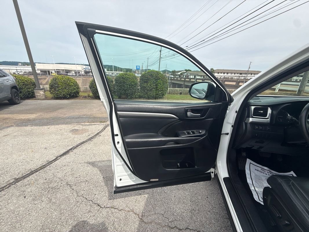Used 2018 Toyota Highlander SE AWD/4WD image 9