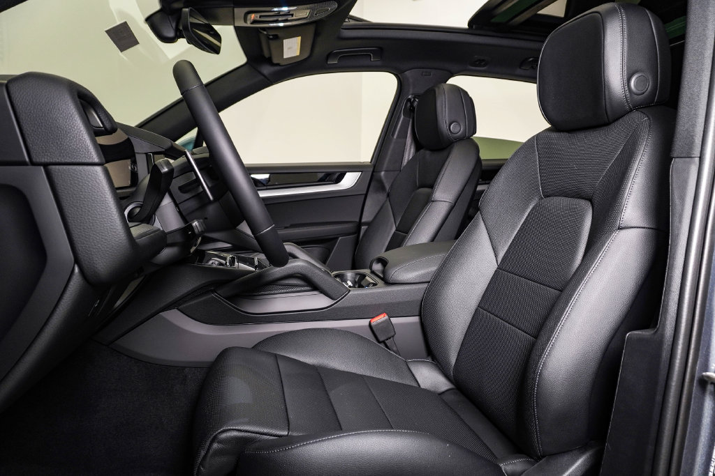 New 2026 Porsche Cayenne AWD/4WD image 5