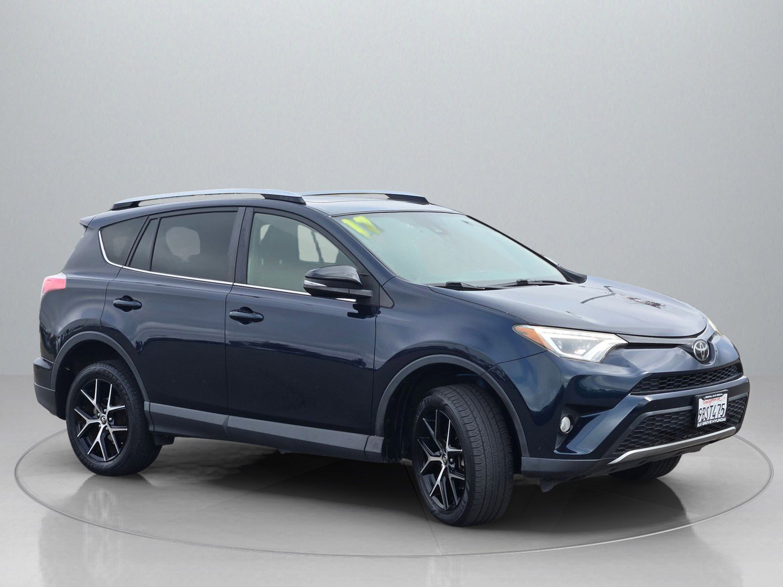 Used 2017 Toyota RAV4 SE image 10