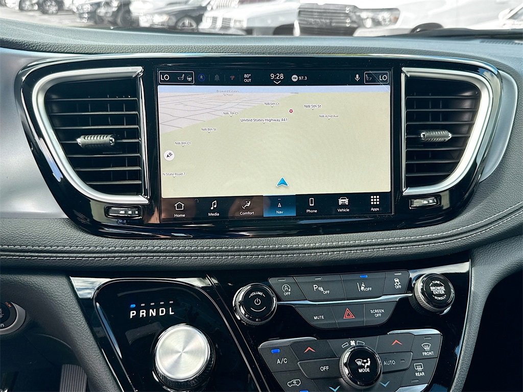 New 2026 Chrysler Pacifica Limited w/ S Appearance Package image 13