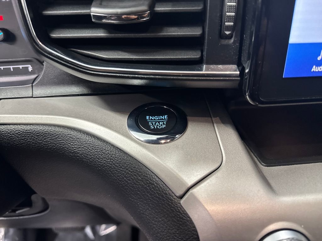 Used 2022 Ford Explorer XLT w/ Equipment Group 202A AWD/4WD image 37