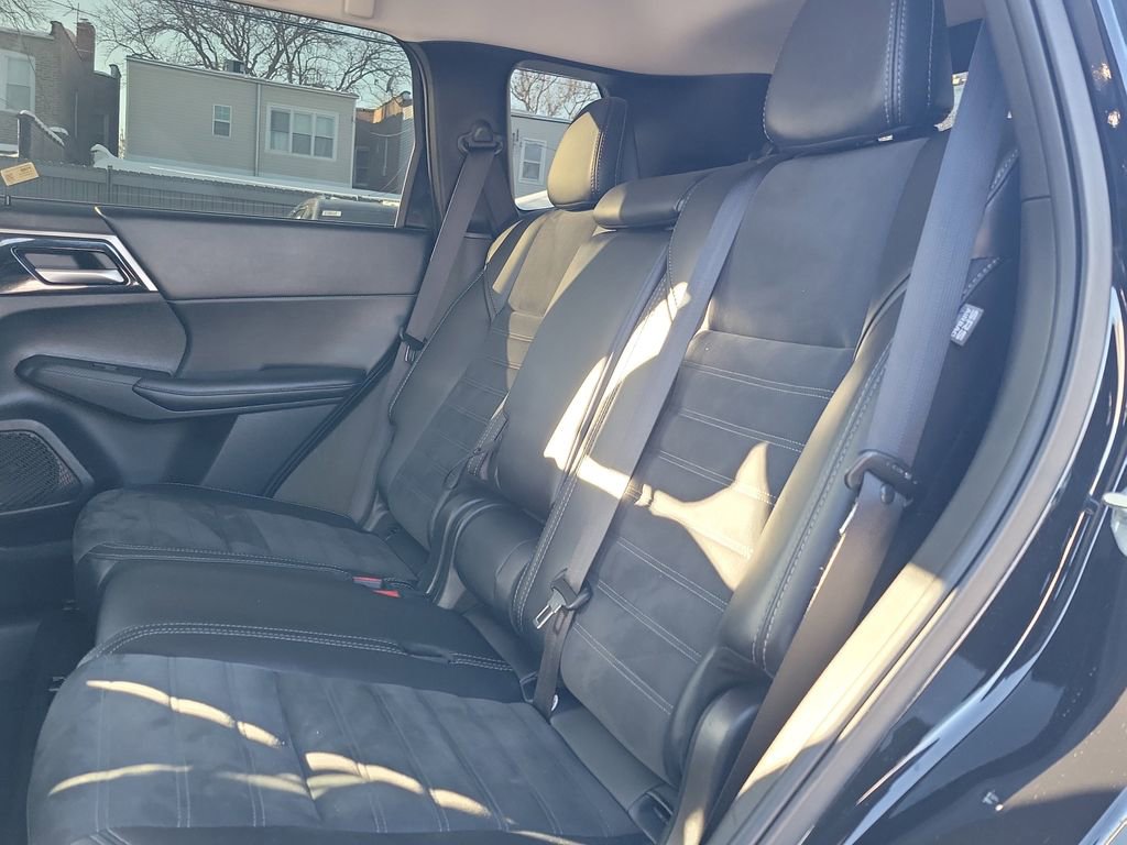 Used 2024 Mitsubishi Outlander SE image 10