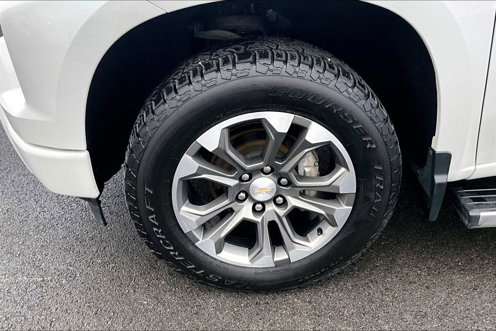 Used 2022 Chevrolet Silverado 1500 High Country w/ Z71 Off-Road Package AWD/4WD image 9