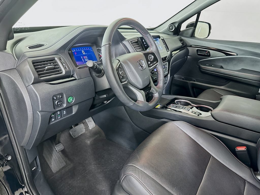 Certified 2024 Honda Passport Black Edition image 9