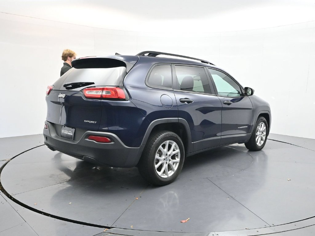 Used 2016 Jeep Cherokee Sport FWD image 7