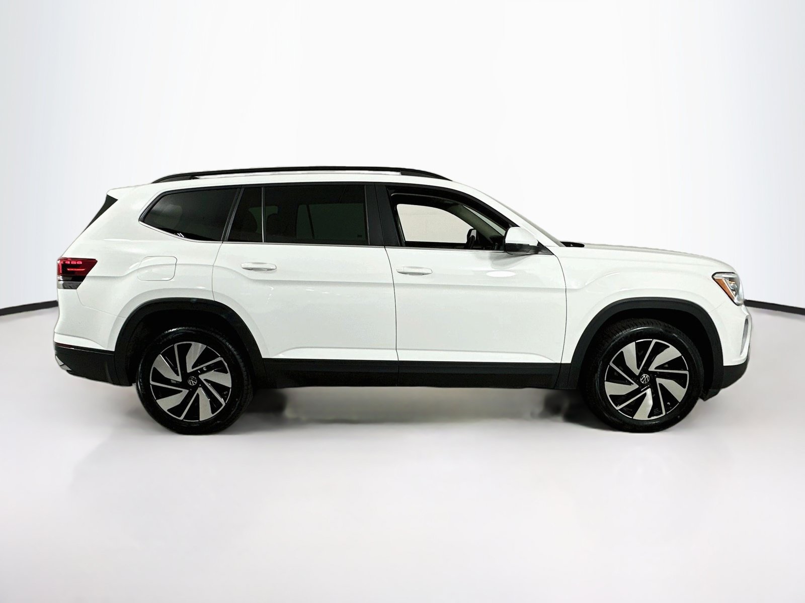 Used 2024 Volkswagen Atlas SE FWD image 4
