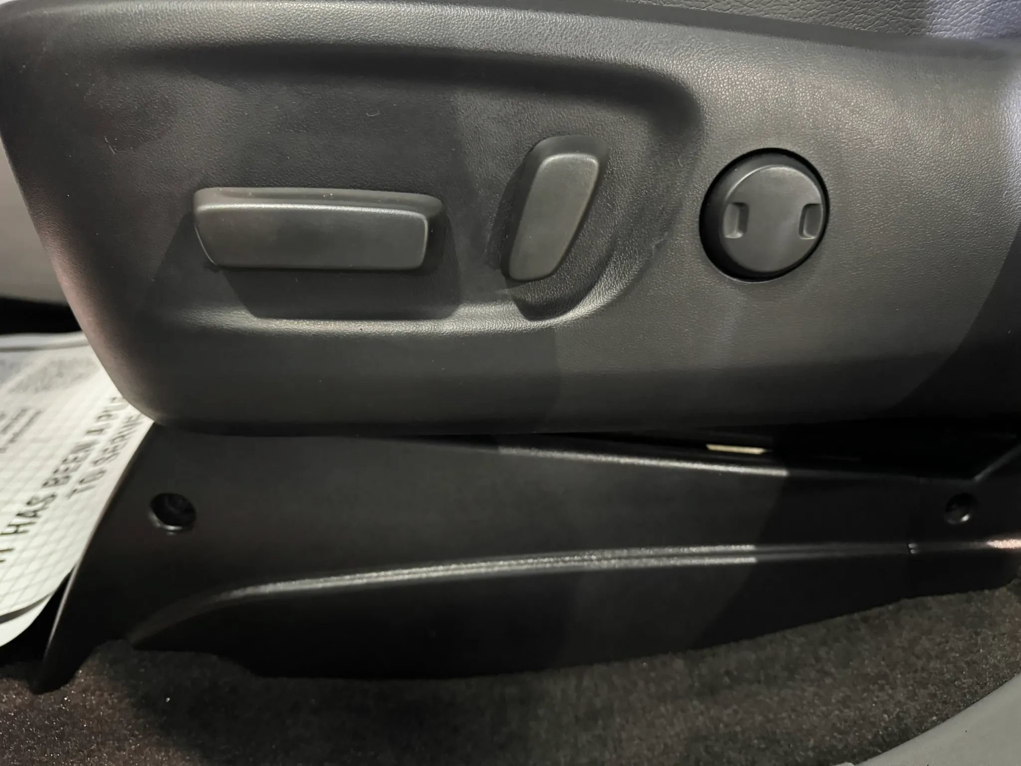Used 2013 Toyota Sienna SE FWD image 11