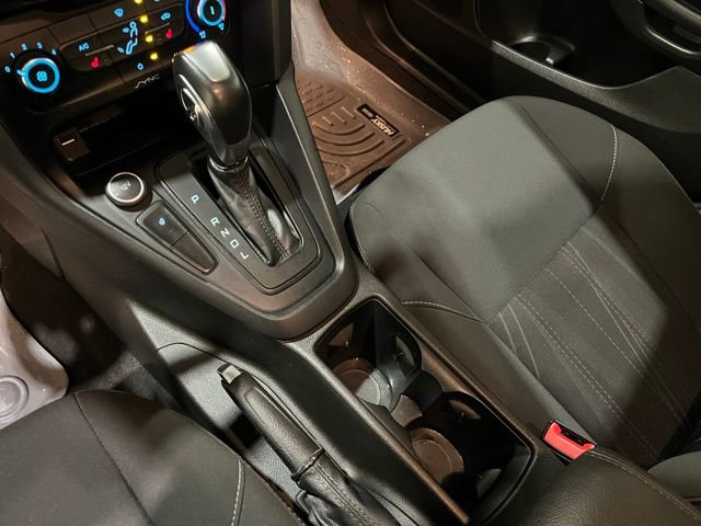 Used 2016 Ford Focus SE w/ SE Cold Weather Package FWD image 26