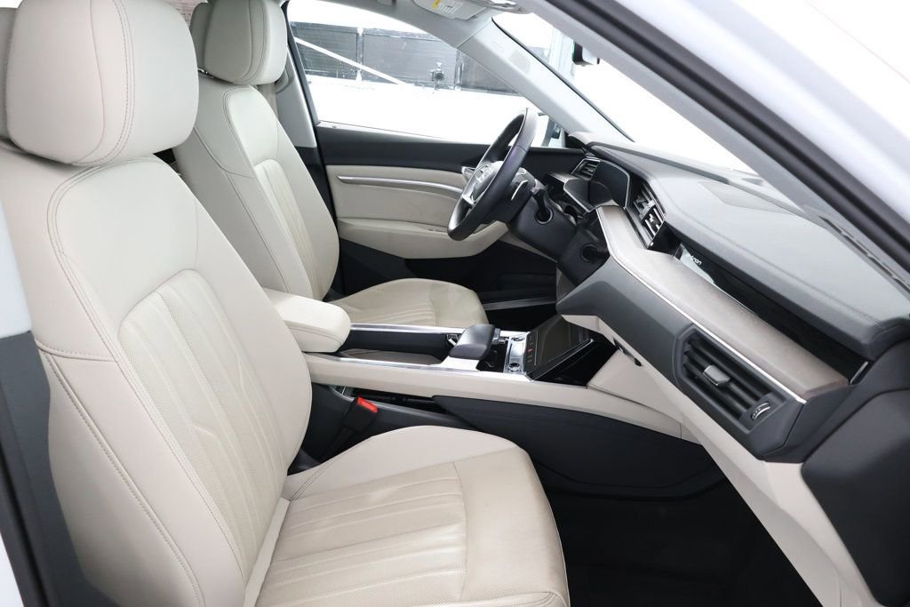Used 2024 Audi Q8 e-tron Premium Plus w/ Premium Plus Package image 26