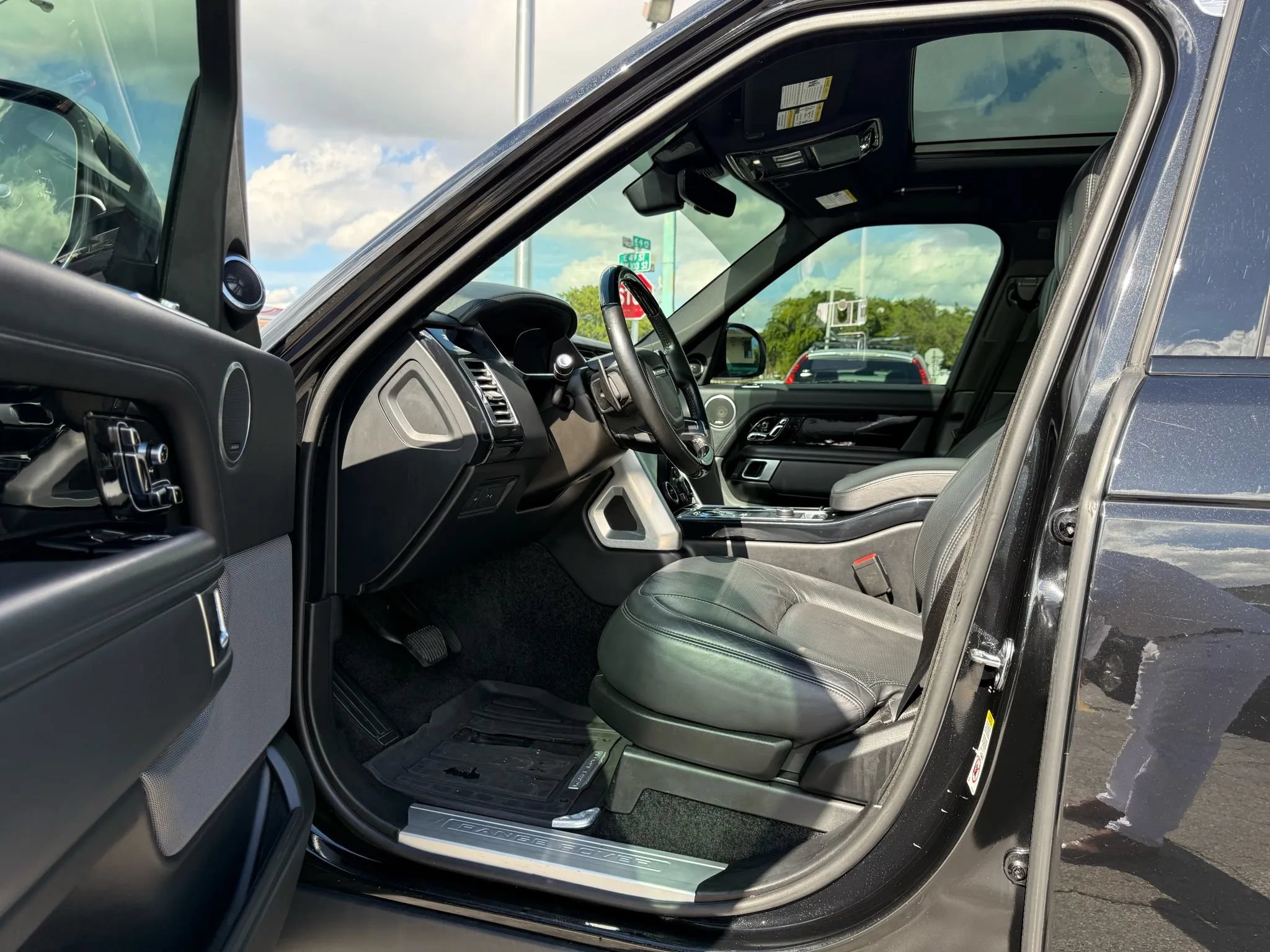 Used 2019 Land Rover Range Rover Supercharged AWD/4WD image 8