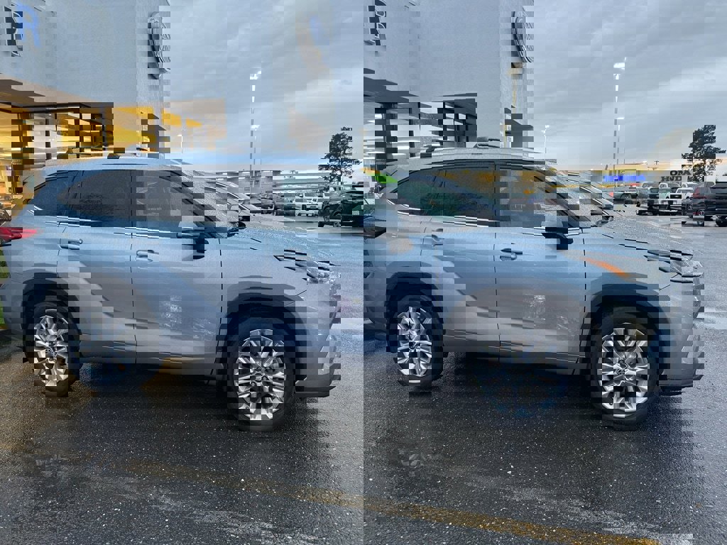 Used 2021 Toyota Highlander Limited image 4