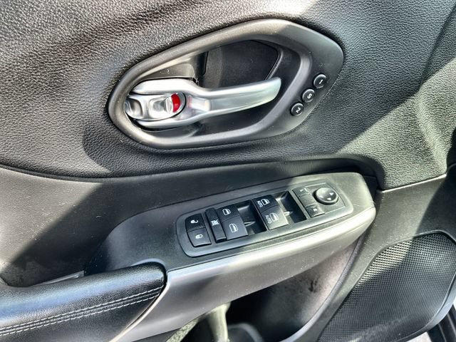 Used 2019 Jeep Cherokee Limited AWD/4WD image 16