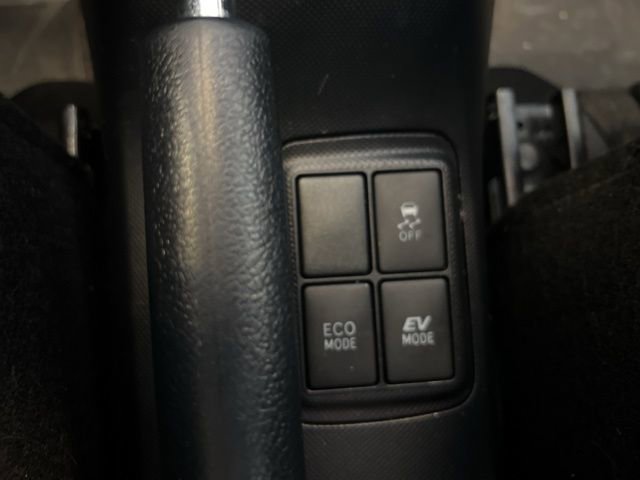 Used 2015 Toyota Prius C Three image 30