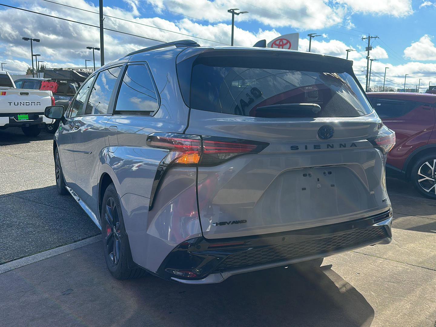 Used 2025 Toyota Sienna XSE w/ XSE Plus Package image 12