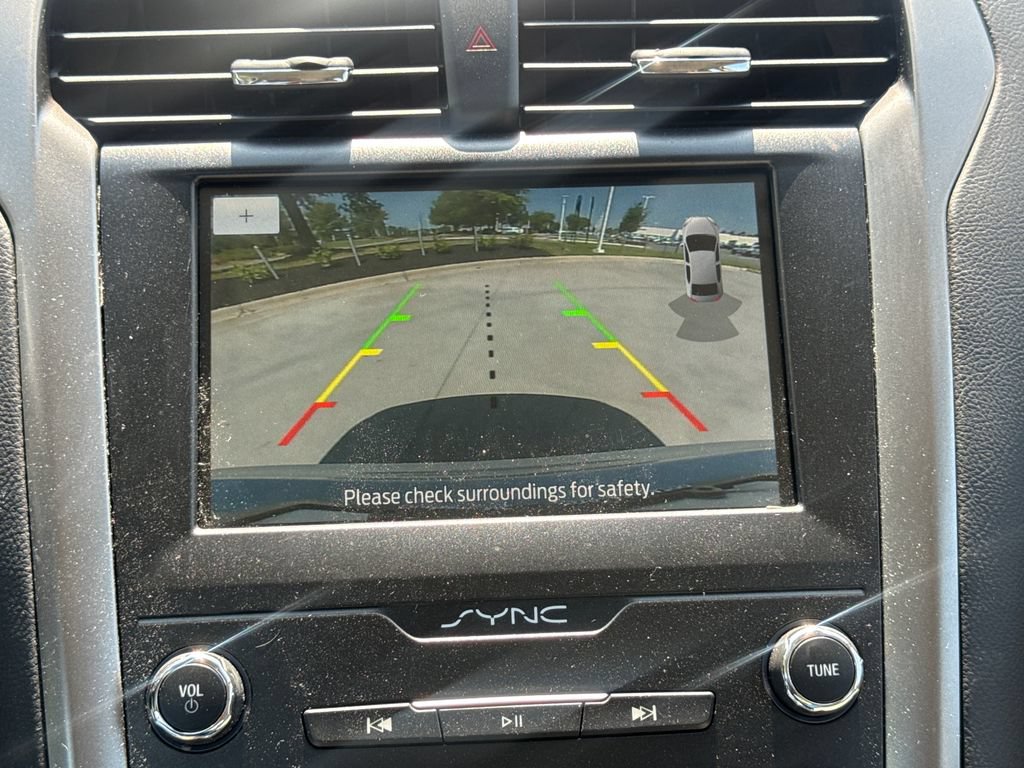 Used 2020 Ford Fusion SE AWD/4WD image 26