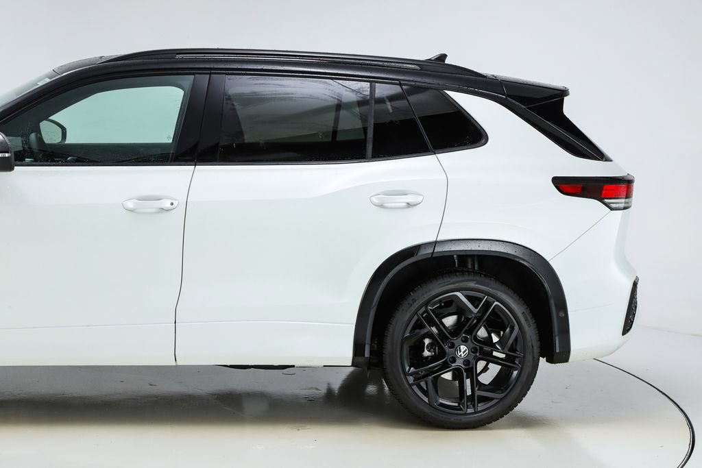 New 2026 Volkswagen Tiguan SE R-Line image 4