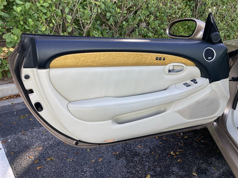 Used 2004 Lexus SC 430 Convertible RWD image 31