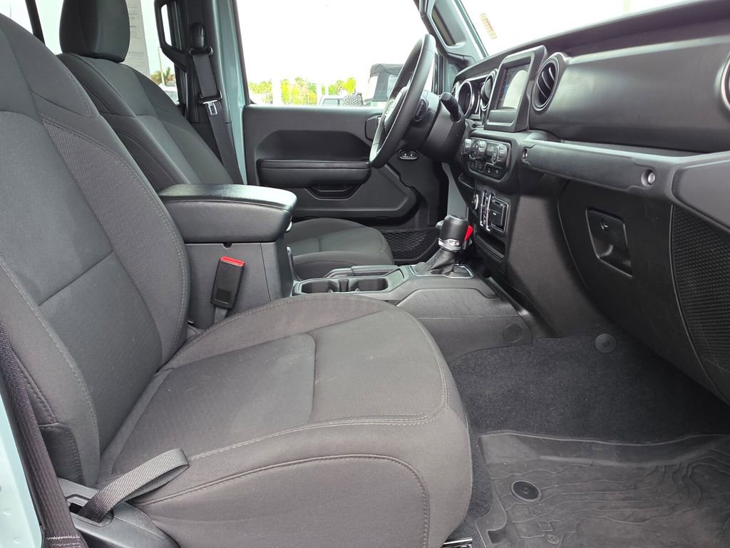 Used 2023 Jeep Gladiator Willys AWD/4WD image 10