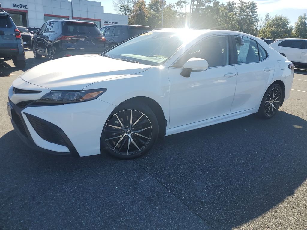 Used 2024 Toyota Camry SE w/ Cold Weather Package