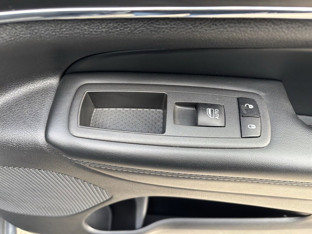 Used 2022 Jeep Grand Cherokee Limited w/ Technology Group image 28