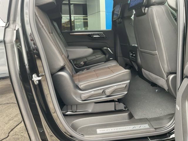 New 2026 Chevrolet Suburban High Country AWD/4WD image 17