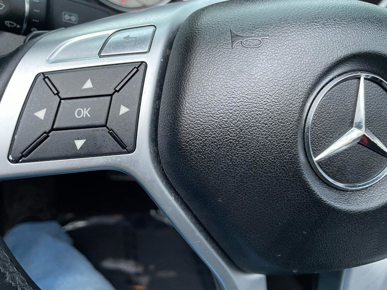 Used 2013 Mercedes-Benz SLK 250 image 25