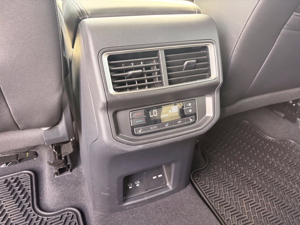 Used 2025 Volkswagen Atlas SEL AWD/4WD image 30