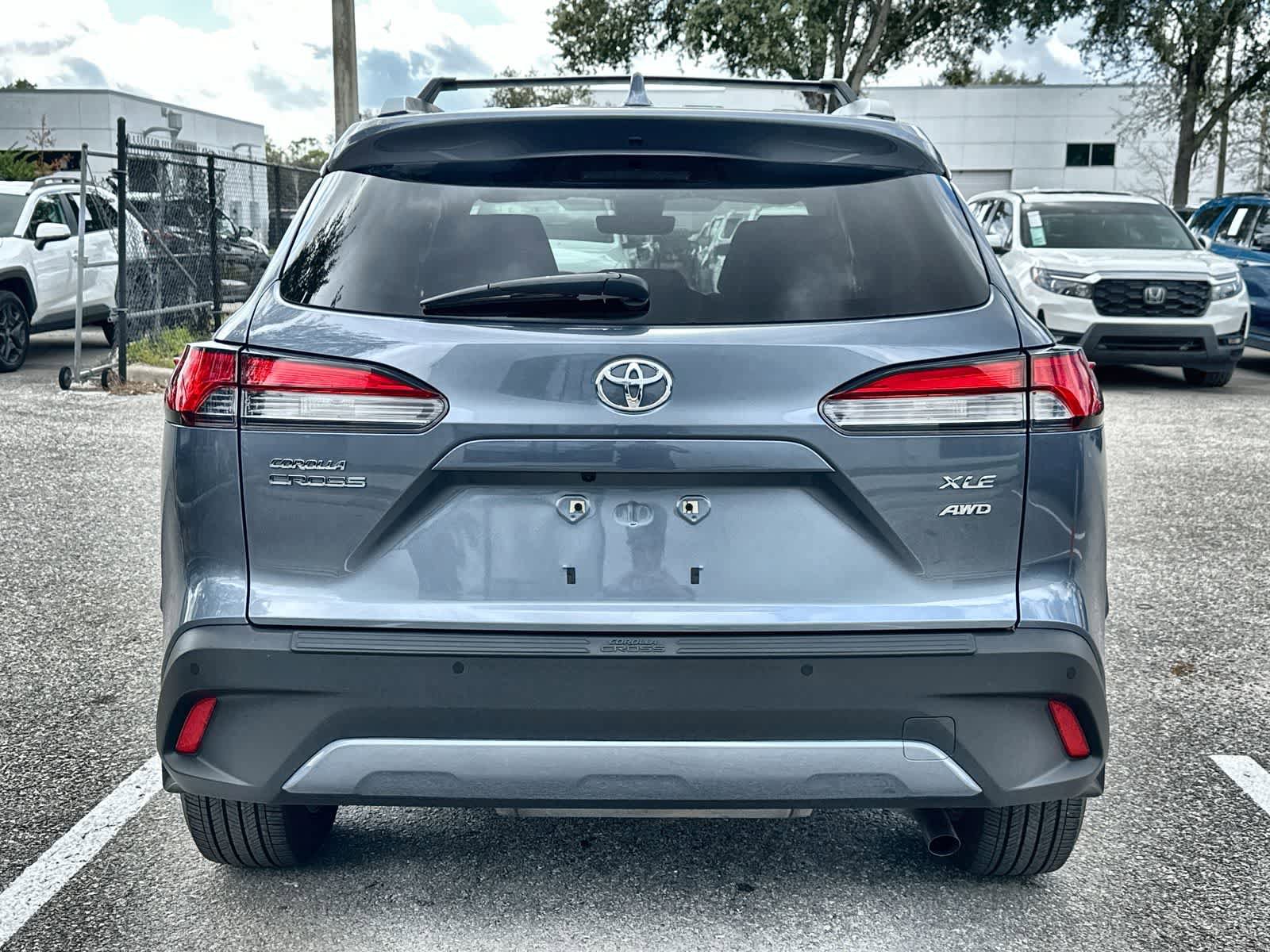 Used 2022 Toyota Corolla Cross XLE w/ Convenience Package AWD/4WD image 7