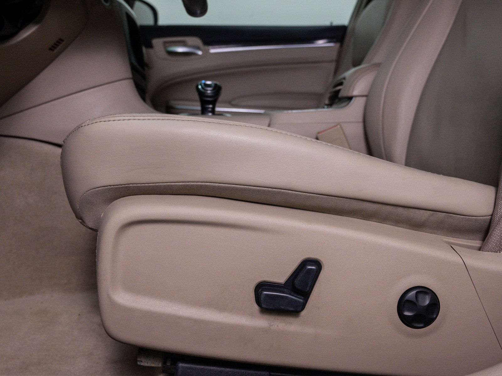 Used 2012 Chrysler 300 Limited RWD image 18