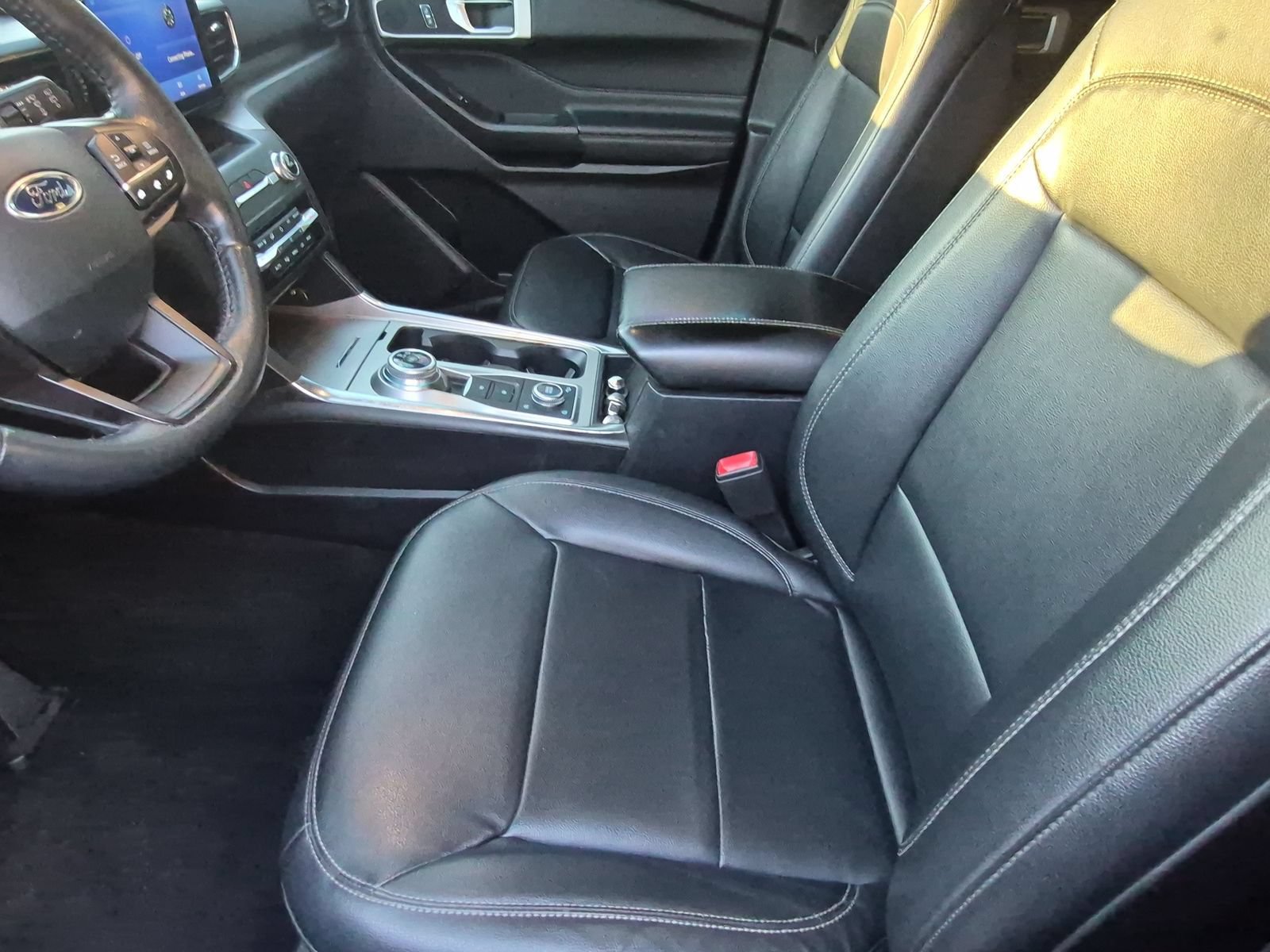 Used 2020 Ford Explorer XLT w/ Equipment Group 202A AWD/4WD image 17