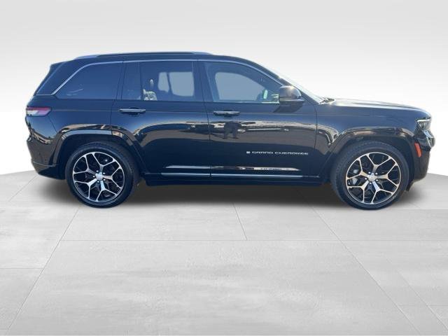 Used 2023 Jeep Grand Cherokee Summit AWD/4WD image 2