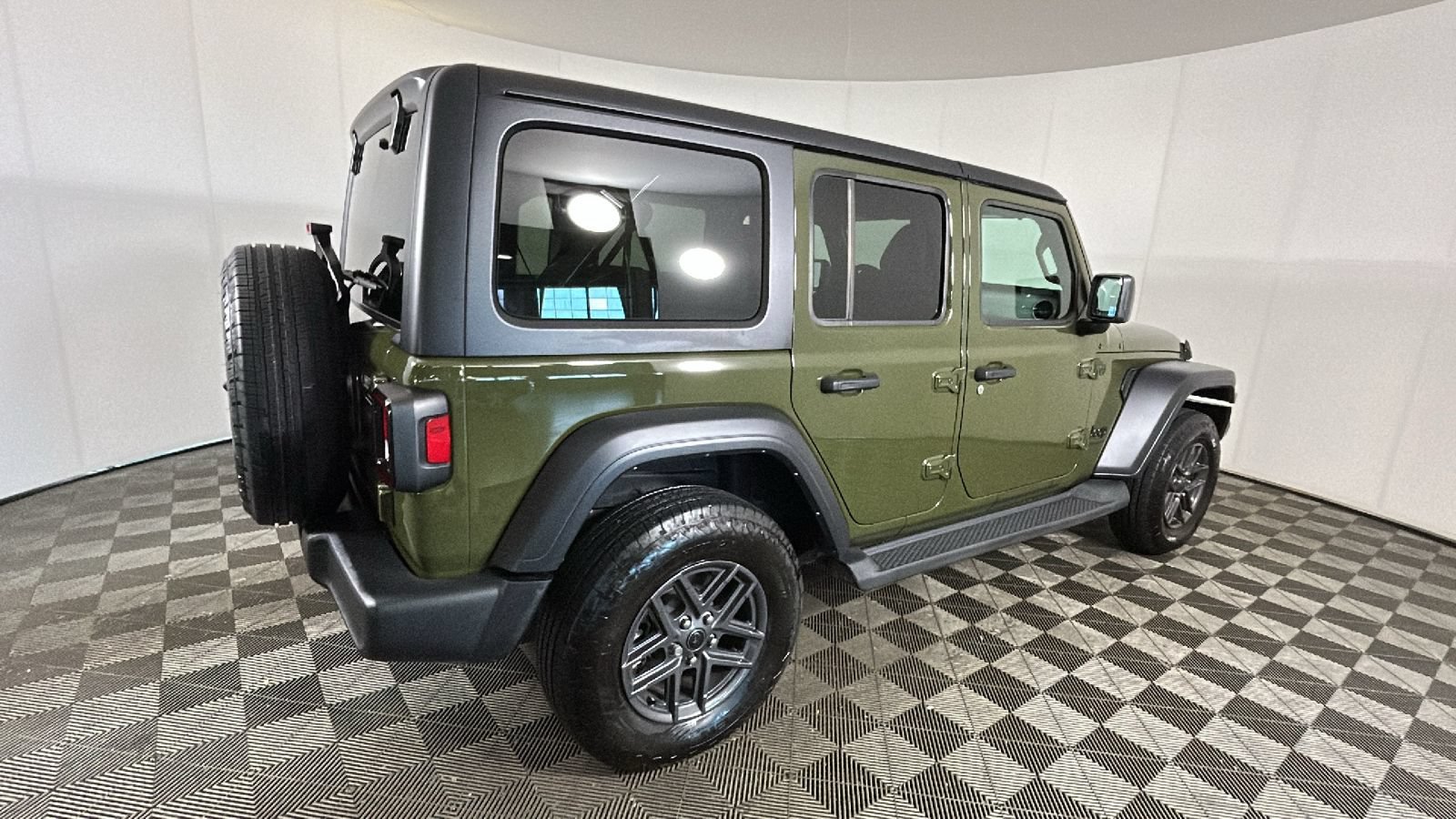 Used 2024 Jeep Wrangler Unlimited Sport AWD/4WD video 3