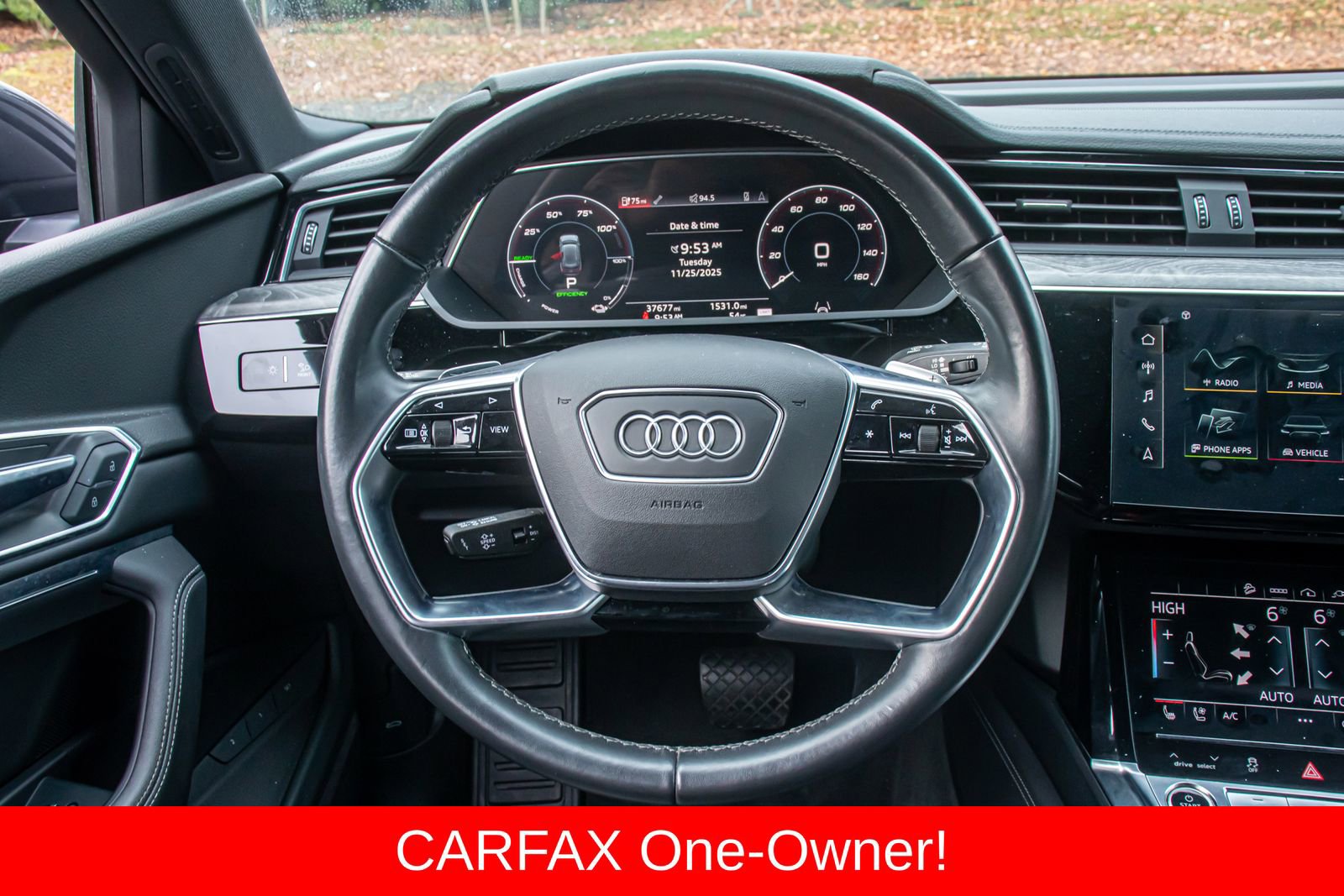 Used 2022 Audi e-tron Premium Plus w/ Premium Plus Package image 18