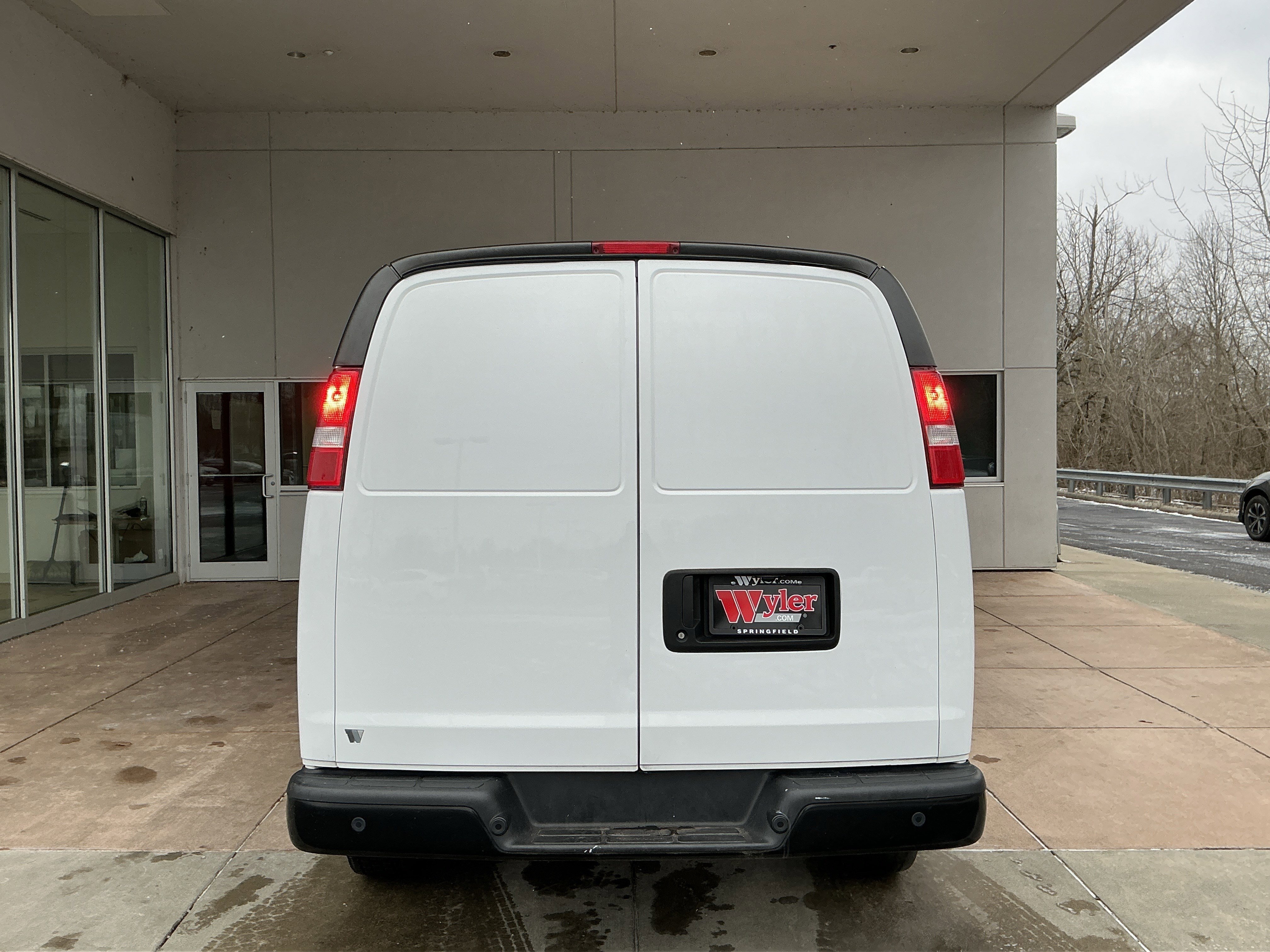 Used 2017 Chevrolet Express 2500 image 21