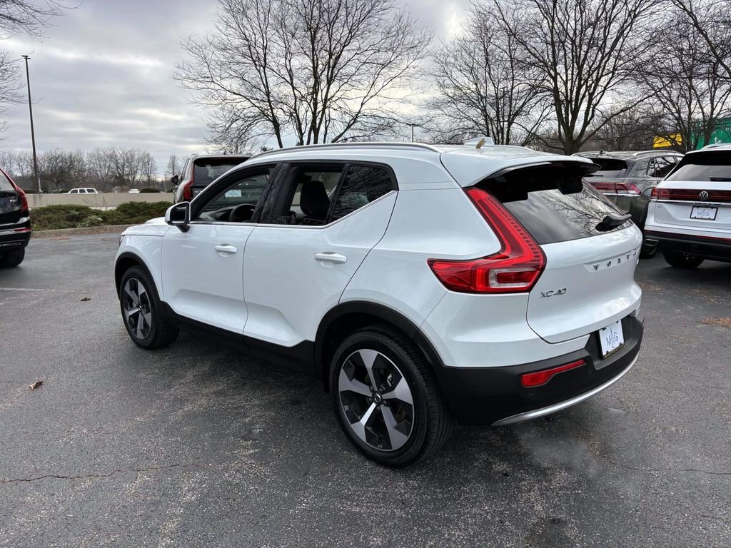Used 2025 Volvo XC40 B5 Core w/ Protection Package Premier image 5