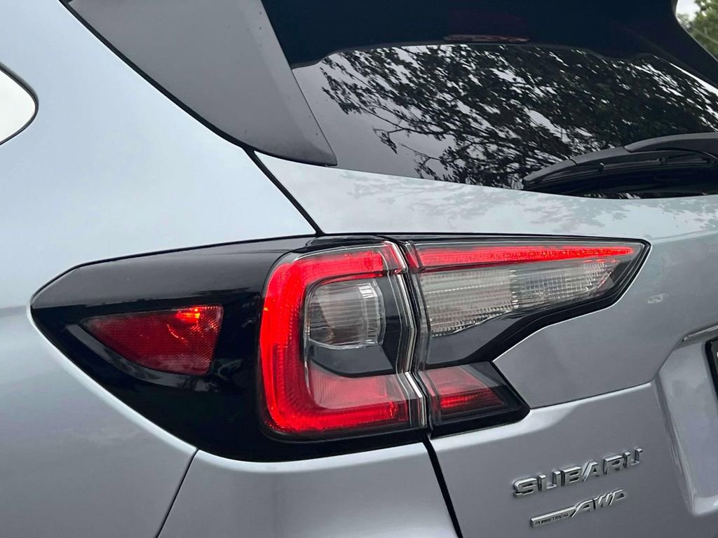 Certified 2025 Subaru Outback Premium image 8