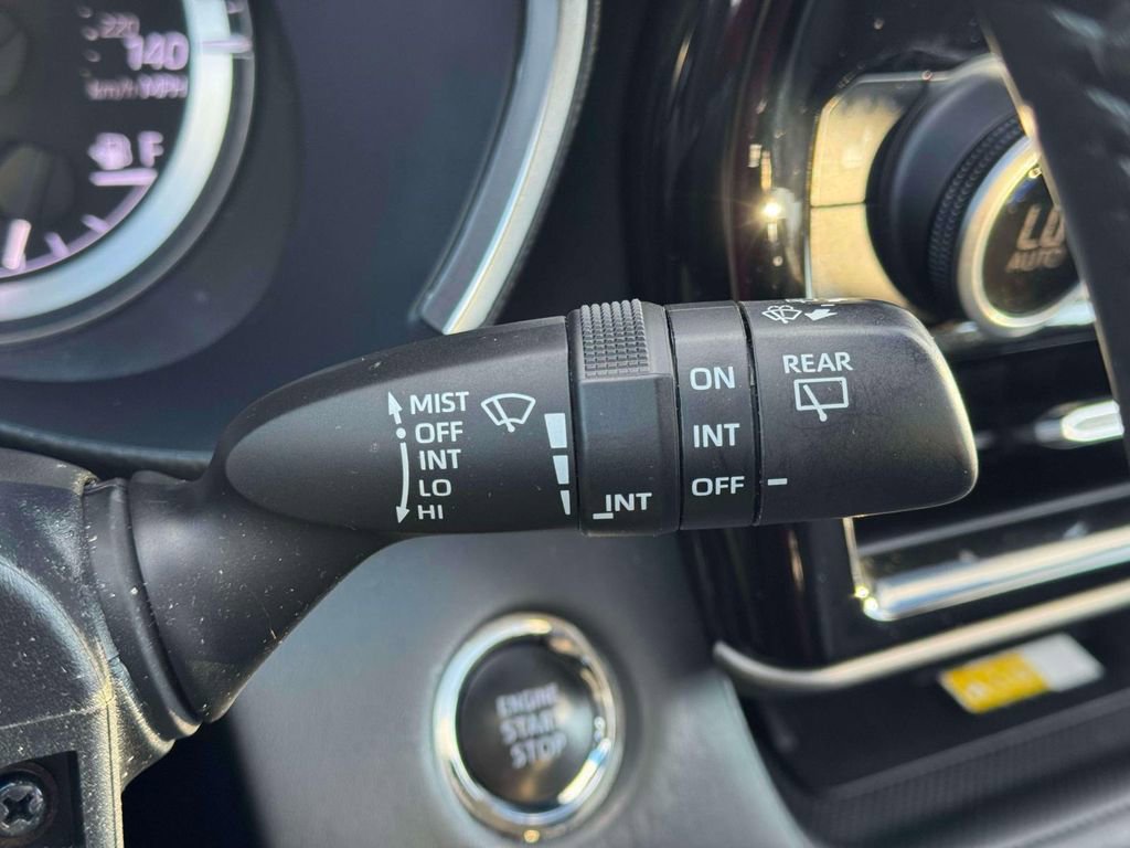 Used 2023 Toyota Highlander XLE image 24